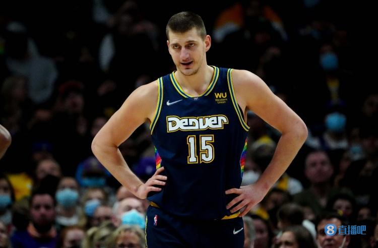 在中后卫位 在中后卫位