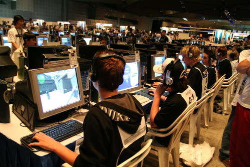 发带詹归来！湖人轻松战胜灰熊，稳居西部前四备战西决.