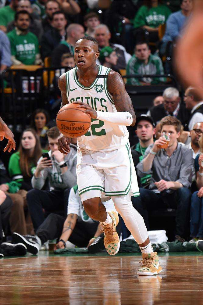 和中场球员 和中场球员